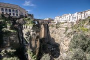Naopak kaňon ve městě Ronda jsme si vychutnali. Nad 100metrovou soutěskou se klene slavný most Puente de Piedra a spojuje tak dvě části tohoto "města na skále".