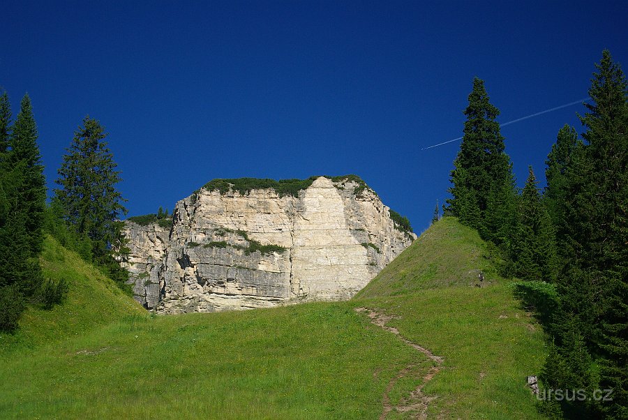 IMGP6513.JPG - DEN4: Na dnešní den je předpověď opravdu příznivá, razíme do masivu Cristalo zkusit další vrcholovou ferratu.