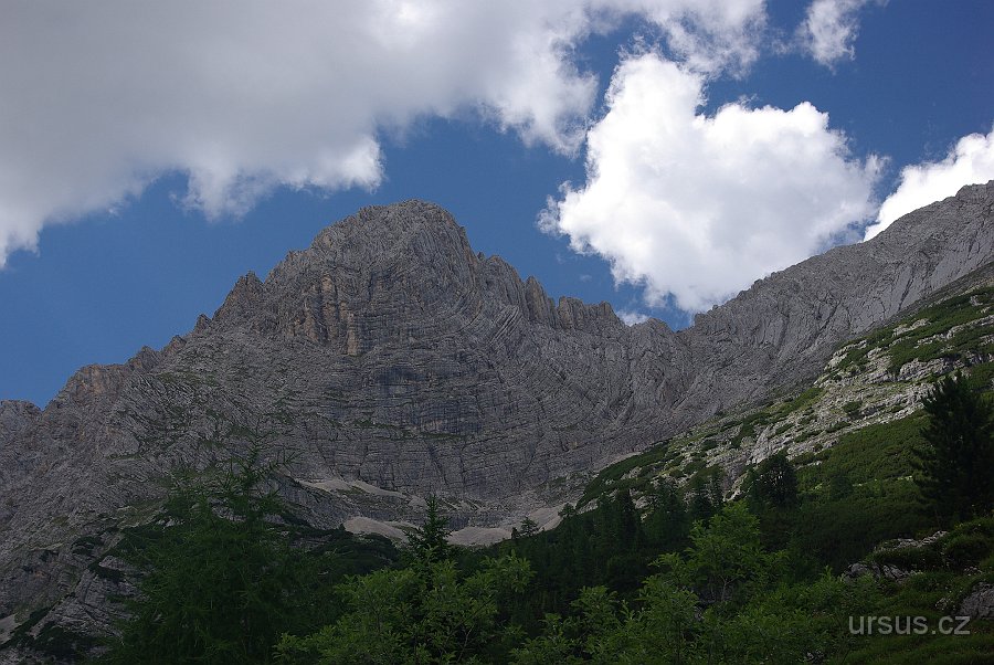 IMGP6632.JPG - Na této hoře mně fascinovaly krásné vrásy, projev dramatického vzniku Dolomit.