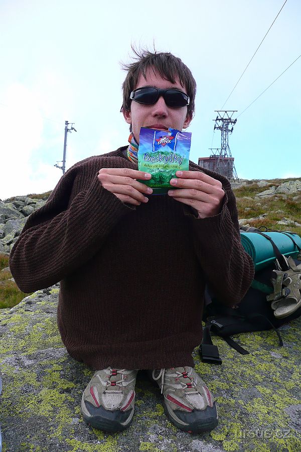 P1020012.JPG - Proto si rozbalujeme naše vydatné horské zásoby a užíváme si obědní siestu.