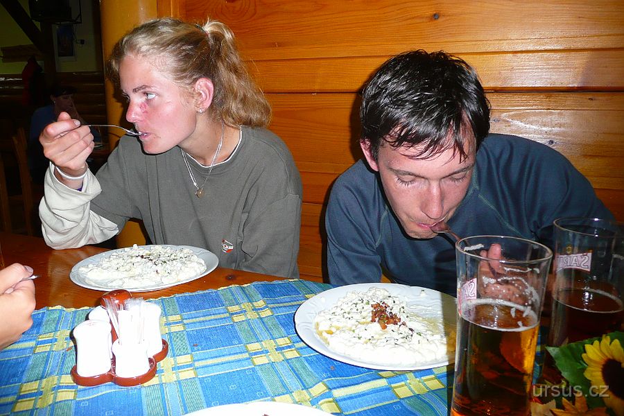 P1020302.JPG - ....a výborné halušky v blízkých Hrabušicích nám k dobré náladě bohatě stačily.