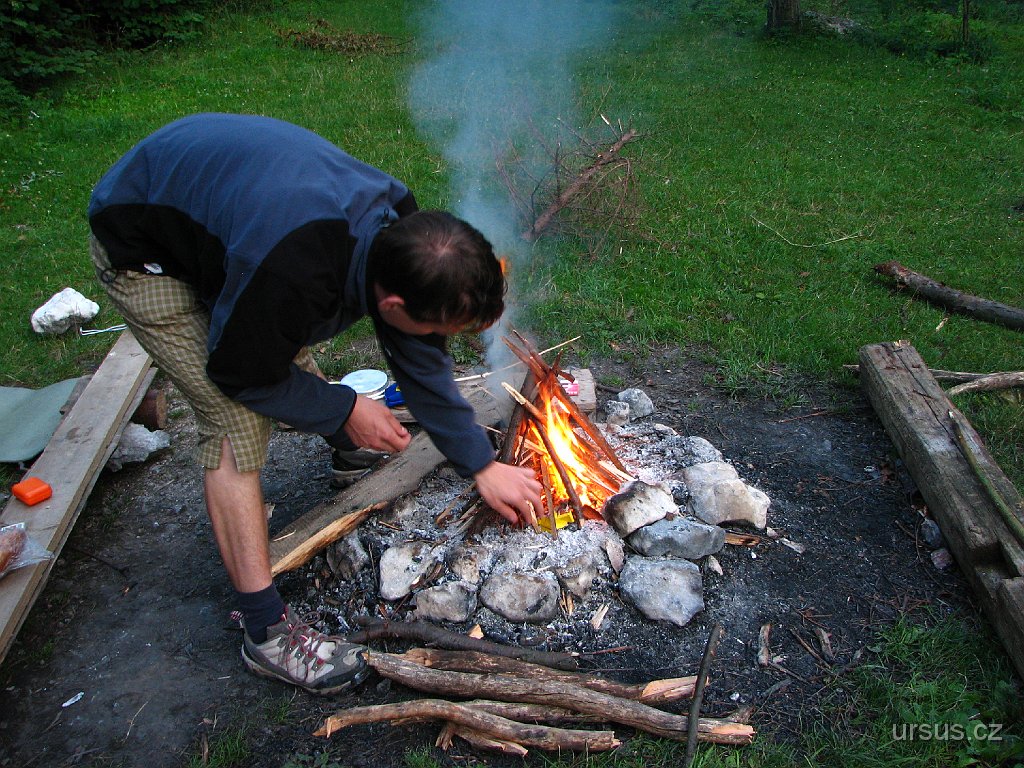65.JPG - ... bez ohně by to však nebylo to pravé táboření.