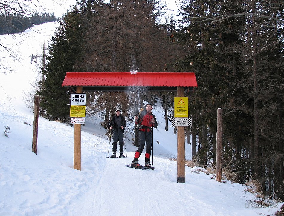 IMG_6252.jpg - "Slavobrána" na Hrebienku nás symbolicky vrací do civilizace.