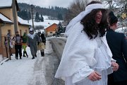 No je to jasné! Nevěsta je pěkná nezdvořačka! : Beskydy, Valašsko, Vsacko, fašaňk, zima