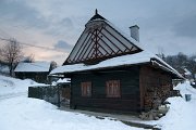 A jdeme dál, obdivujíce krásné valašské dřevěnice... : Beskydy, Valašsko, Vsacko, zima