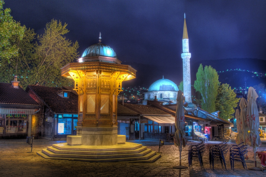 Náměstí Baščaršija je starý sarajevský bazaar a kulturní centrum města.